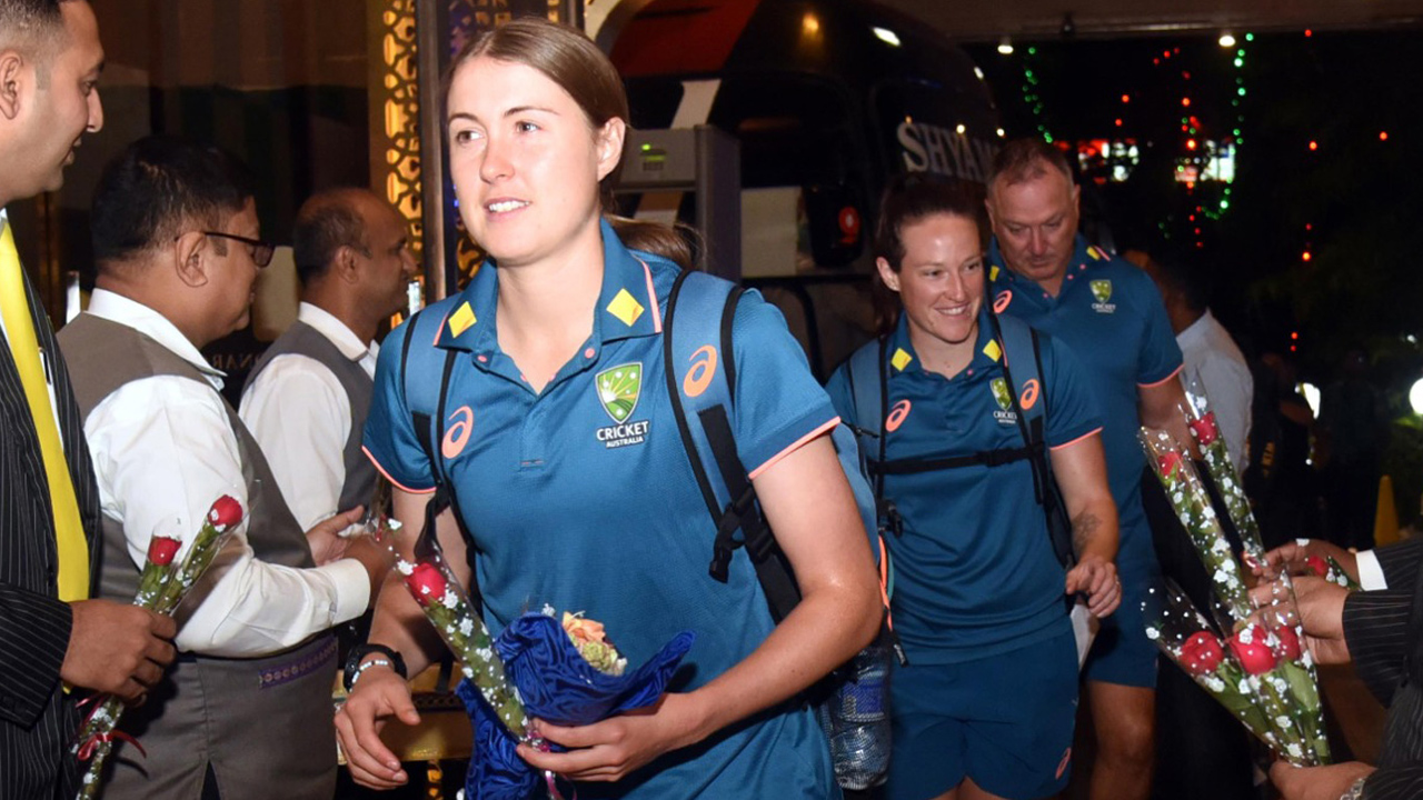 australia-womens-team-dhaka-20240317082606.jpg