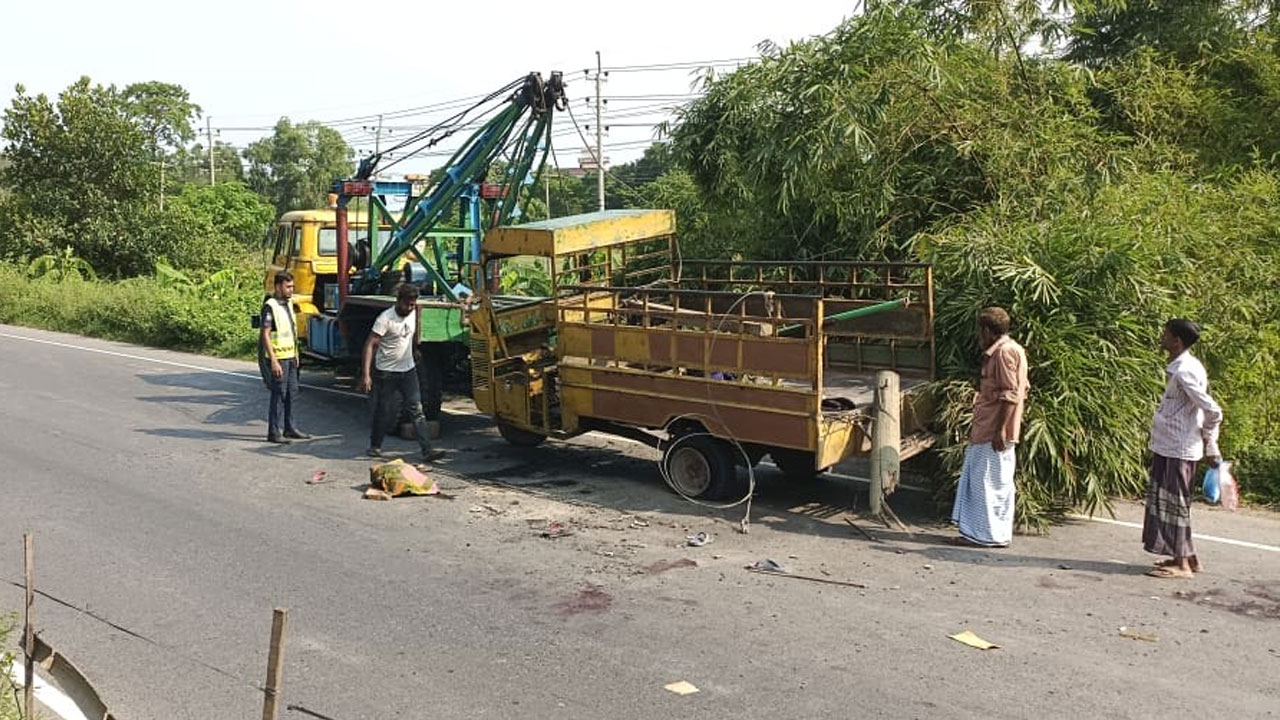 road-accident-in-feni-20240521190415.jpg